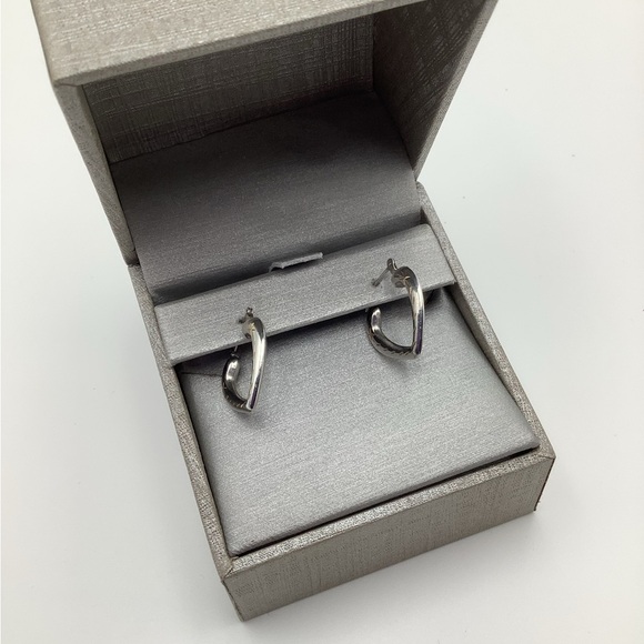 Vintage 14kt White Gold etched hoop earrings - Picture 1 of 6